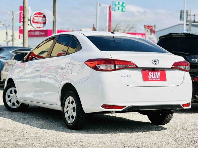 里程僅〖3800〗公里！經典版！CarPlay！電折後視鏡！原廠保固至2028年！倒車顯影！原鈑件！台中在地深耕30年！  第3張相片