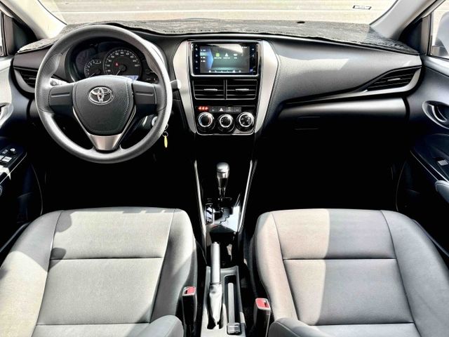 里程僅〖3800〗公里！經典版！CarPlay！電折後視鏡！原廠保固至2028年！倒車顯影！原鈑件！台中在地深耕30年！  第5張相片