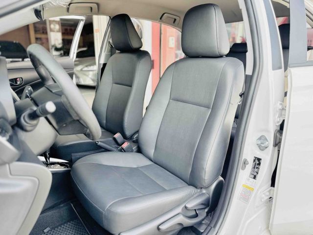 里程僅〖3800〗公里！經典版！CarPlay！電折後視鏡！原廠保固至2028年！倒車顯影！原鈑件！台中在地深耕30年！  第7張相片