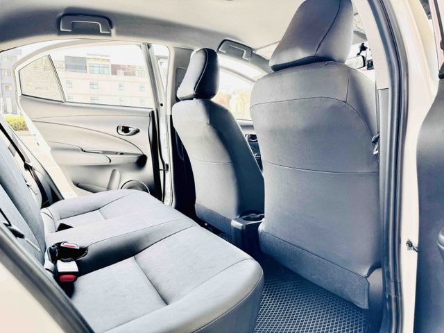 里程僅〖3800〗公里！經典版！CarPlay！電折後視鏡！原廠保固至2028年！倒車顯影！原鈑件！台中在地深耕30年！  第8張相片