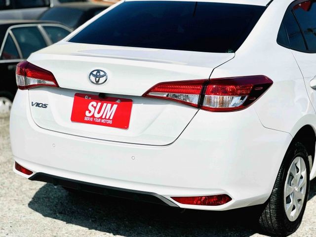 里程僅〖3800〗公里！經典版！CarPlay！電折後視鏡！原廠保固至2028年！倒車顯影！原鈑件！台中在地深耕30年！  第16張相片