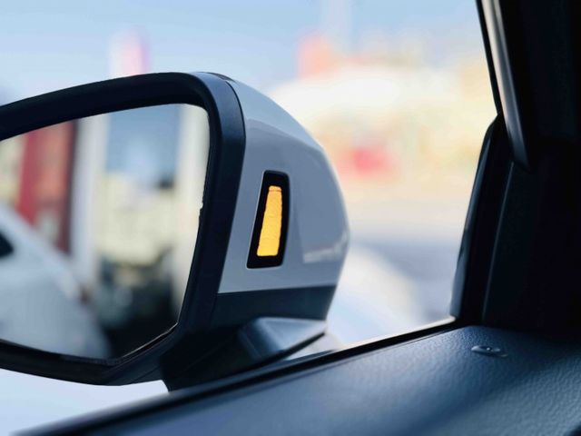 里程僅〖6300〗公里！原廠保固2029年！小改款！豪華版！ACC！車道維持！CarPlay！數位儀表！盲點！電尾門！  第12張相片