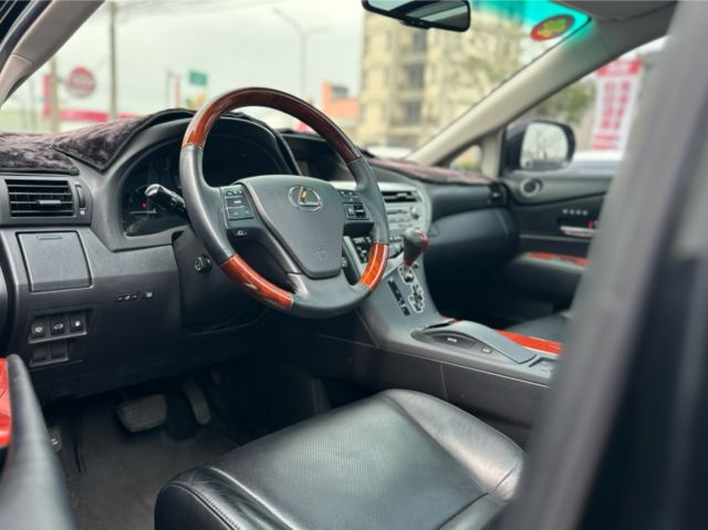 旗艦油電休旅！大電池原廠更新！ML音響！雙前電動記憶+通風椅！全景天窗！10安！電尾門！定速！抬頭顯示！原鈑件！可全貸！  第4張相片