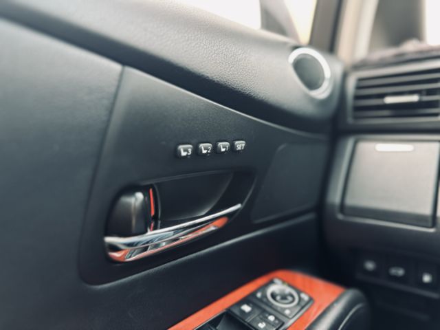 旗艦油電休旅！大電池原廠更新！ML音響！雙前電動記憶+通風椅！全景天窗！10安！電尾門！定速！抬頭顯示！原鈑件！可全貸！  第7張相片