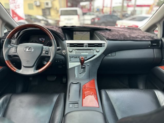 旗艦油電休旅！大電池原廠更新！ML音響！雙前電動記憶+通風椅！全景天窗！10安！電尾門！定速！抬頭顯示！原鈑件！可全貸！  第8張相片