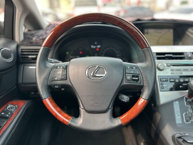 旗艦油電休旅！大電池原廠更新！ML音響！雙前電動記憶+通風椅！全景天窗！10安！電尾門！定速！抬頭顯示！原鈑件！可全貸！  第12張相片