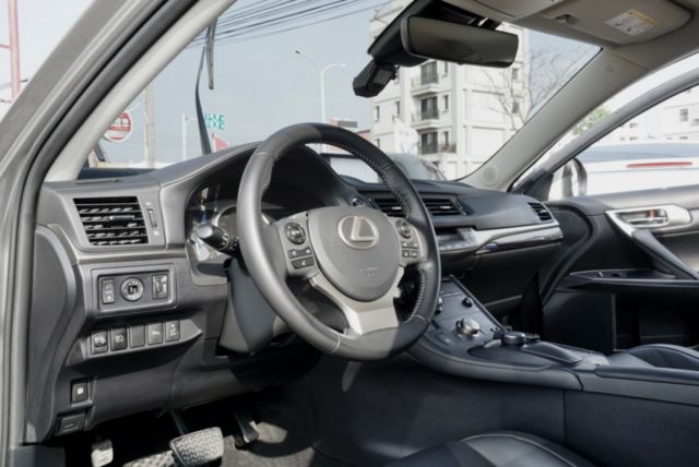 2018年式！末代改款！ACC跟車！摸門！車道偏移！10安！雙電動加熱椅！原鈑件！可全貸！台中在地深耕30年老店！  第3張相片