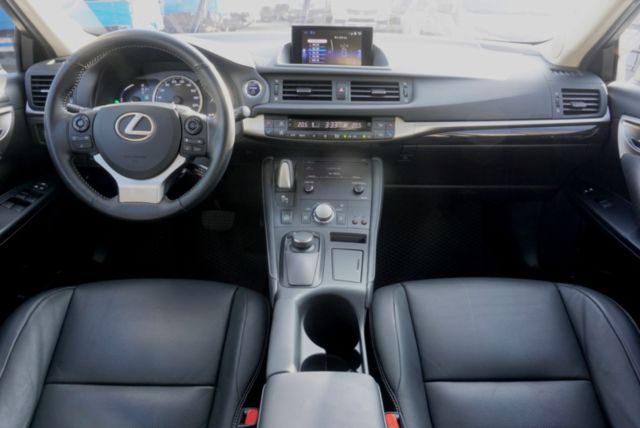 2018年式！末代改款！ACC跟車！摸門！車道偏移！10安！雙電動加熱椅！原鈑件！可全貸！台中在地深耕30年老店！  第7張相片