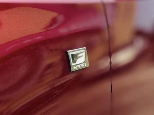 F-Sport Navi版！僅跑9萬！車道偏移！雙前電熱+通風椅！ML音響！藍芽！摸門！可全貸！台中在地深耕30年老店！  第13張相片