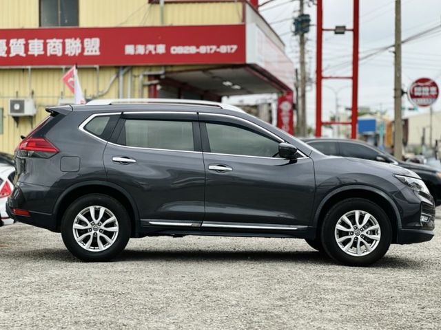 小改款！玩美影音版！原廠保養！360環景！盲點！免鑰匙！定速！導航！數位電視！抬頭顯示！原鈑件！可全貸！台中在地30年！  第3張相片