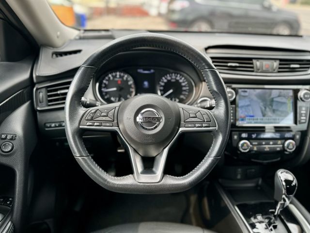 小改款！玩美影音版！原廠保養！360環景！盲點！免鑰匙！定速！導航！數位電視！抬頭顯示！原鈑件！可全貸！台中在地30年！  第8張相片