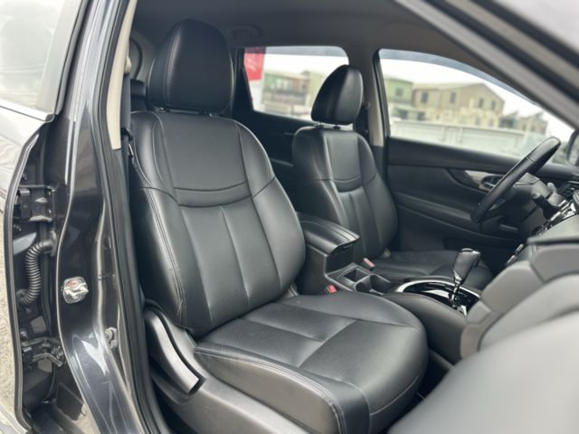 小改款！玩美影音版！原廠保養！360環景！盲點！免鑰匙！定速！導航！數位電視！抬頭顯示！原鈑件！可全貸！台中在地30年！  第11張相片