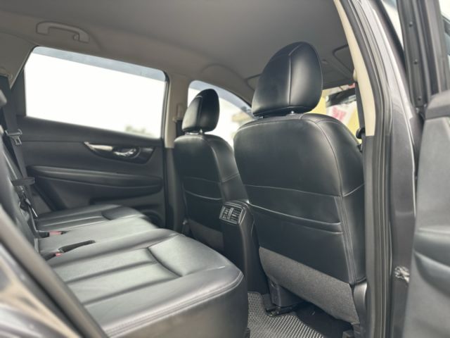 小改款！玩美影音版！原廠保養！360環景！盲點！免鑰匙！定速！導航！數位電視！抬頭顯示！原鈑件！可全貸！台中在地30年！  第12張相片