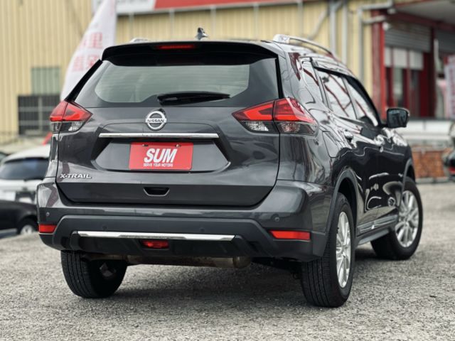 小改款！玩美影音版！原廠保養！360環景！盲點！免鑰匙！定速！導航！數位電視！抬頭顯示！原鈑件！可全貸！台中在地30年！  第19張相片