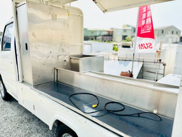 電動升降歐翼！廂內不銹鋼工作櫃！四錄環景行車記錄器！低里程！僅跑9.9萬！輕鬆創業！台中在地深耕30年老店！  第13張相片