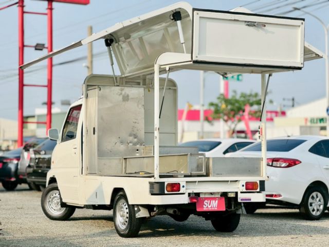 電動升降歐翼！廂內不銹鋼工作櫃！四錄環景行車記錄器！低里程！僅跑9.9萬！輕鬆創業！台中在地深耕30年老店！  第17張相片