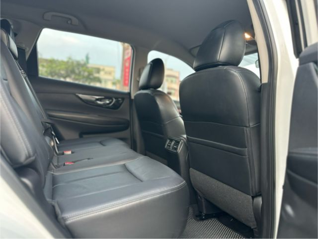 智行版！ACC跟車！LED頭燈！360環景！盲點！CarPlay！免鑰匙！雙區恆溫！原鈑件！可全貸！台中在地30年老店！  第15張相片