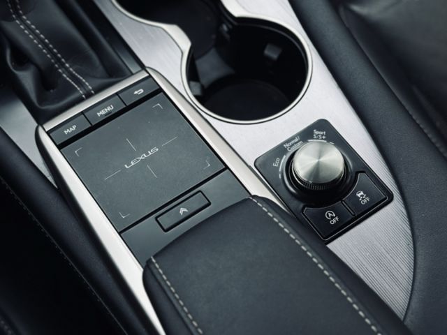 F-Sport！ACC跟車！環景！腳踢尾門！ML音響！CarPlay！通風椅！盲點！抬顯！全景天窗！原鈑件！全省保固！  第10張相片