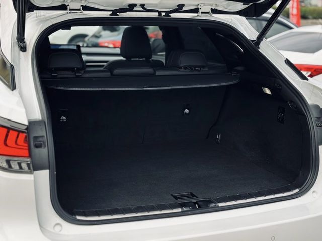 F-Sport！ACC跟車！環景！腳踢尾門！ML音響！CarPlay！通風椅！盲點！抬顯！全景天窗！原鈑件！全省保固！  第11張相片