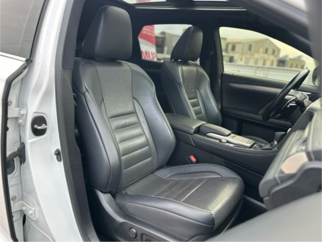F-Sport！ACC跟車！環景！腳踢尾門！ML音響！CarPlay！通風椅！盲點！抬顯！全景天窗！原鈑件！全省保固！  第15張相片