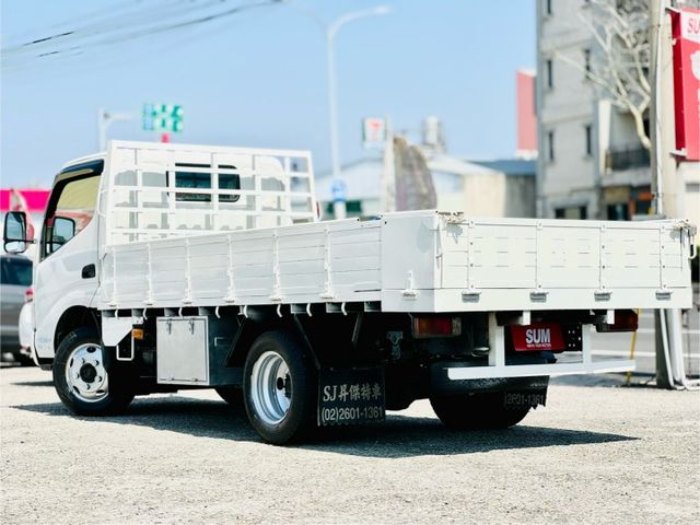 11呎半！原廠保養！訂製伸縮加長斗！可延伸至12呎多！五期！免尿素！載重五噸！花鈑！工具箱！可全貸！台中深耕30年老店！  第3張相片