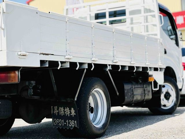 11呎半！原廠保養！訂製伸縮加長斗！可延伸至12呎多！五期！免尿素！載重五噸！花鈑！工具箱！可全貸！台中深耕30年老店！  第17張相片