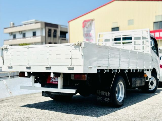 11呎半！原廠保養！訂製伸縮加長斗！可延伸至12呎多！五期！免尿素！載重五噸！花鈑！工具箱！可全貸！台中深耕30年老店！  第19張相片