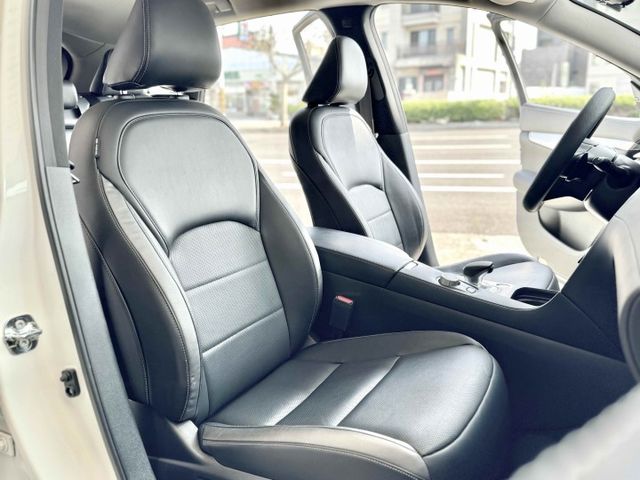 風尚版！一手車！原廠保養！ACC跟車 360環景 抬頭顯示 CarPlay 盲點 電尾門！原鈑件！可全貸！售後全省保固！  第9張相片