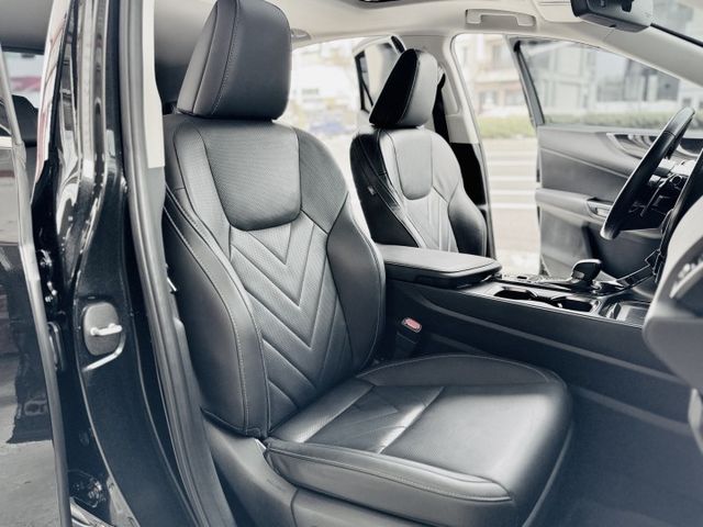 NX250！頂級版！原廠保養！三眼LED智慧頭燈！ACC跟車！電動冷熱通風椅！腳踢尾門！無線充電！盲點！原鈑件！可全貸！  第6張相片