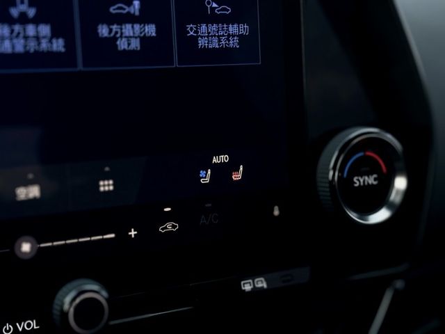 NX250！頂級版！原廠保養！三眼LED智慧頭燈！ACC跟車！電動冷熱通風椅！腳踢尾門！無線充電！盲點！原鈑件！可全貸！  第10張相片