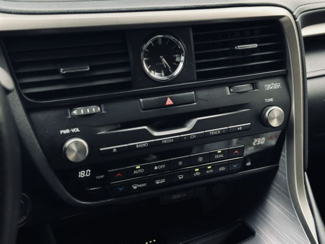 F-Sport！ACC跟車！環景！腳踢尾門！ML音響！CarPlay！通風椅！盲點！抬顯！全景天窗！原鈑件！全省保固！  第13張相片
