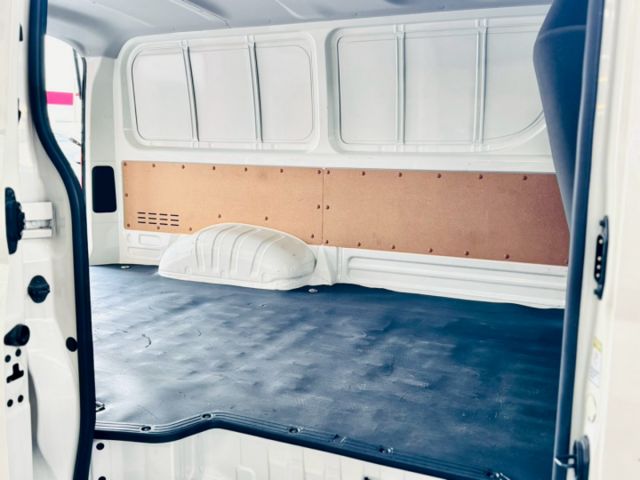 豪華型！貨車版！3人座！僅跑6萬！原廠保養！電折後視鏡！前後鏡頭！後廂大空間！可全貸！全省保固！台中在地深耕30年老店！  第8張相片
