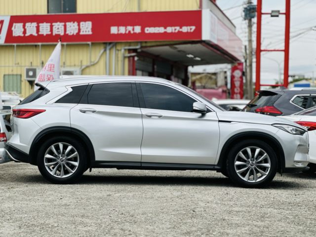 2.0渦輪！風尚版！一手車！原廠保養！ACC跟車！盲點！電尾門！抬顯！三區恆溫！撥片！雙前電動椅！導航藍芽！全省保固！  第4張相片