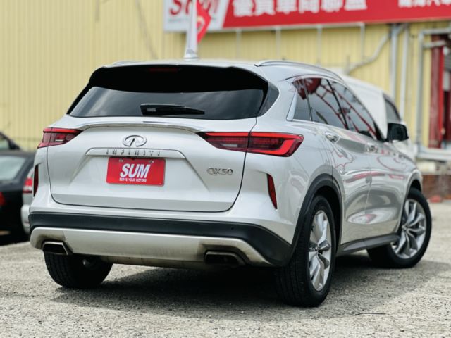 2.0渦輪！風尚版！一手車！原廠保養！ACC跟車！盲點！電尾門！抬顯！三區恆溫！撥片！雙前電動椅！導航藍芽！全省保固！  第18張相片