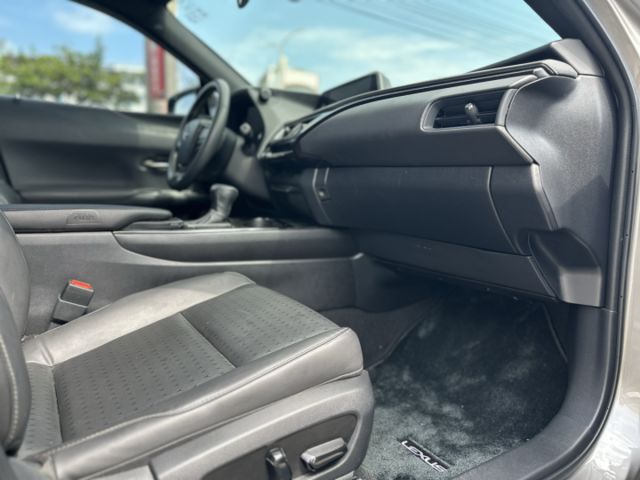菁英PLUS！原廠保養！全速域跟車！摸門解鎖！盲點！升級無線CarPlay！雙前電熱椅！原鈑件！可全貸！台中在地30年！  第16張相片