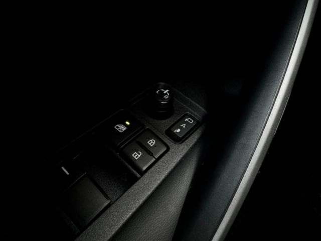 僅跑2萬！新車保固！ACC跟車！無線CarPlay！9氣囊！車道維持！導航藍牙！原鈑件！可全貸！台中在地深耕30年老店！  第16張相片
