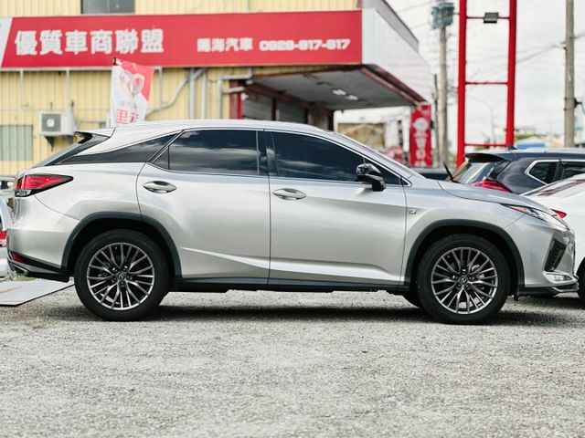 F-Sport！原廠保養！ACC跟車！環景！腳踢尾門！ML音響！CarPlay！通風椅！盲點！抬顯！全景天窗！原鈑件！  第3張相片