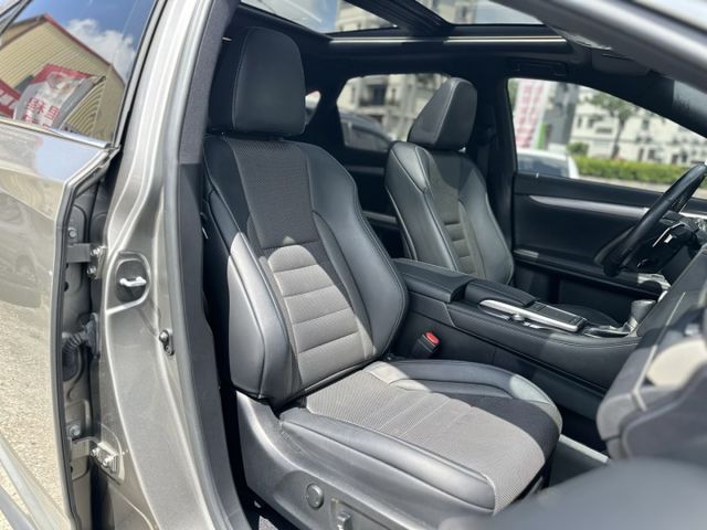 F-Sport！原廠保養！ACC跟車！環景！腳踢尾門！ML音響！CarPlay！通風椅！盲點！抬顯！全景天窗！原鈑件！  第11張相片