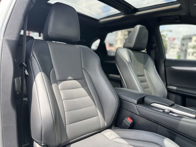 F-Sport！原廠保養！ACC跟車！環景！腳踢尾門！ML音響！CarPlay！通風椅！盲點！抬顯！全景天窗！原鈑件！  第12張相片