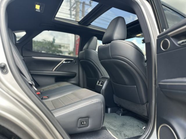 F-Sport！原廠保養！ACC跟車！環景！腳踢尾門！ML音響！CarPlay！通風椅！盲點！抬顯！全景天窗！原鈑件！  第14張相片
