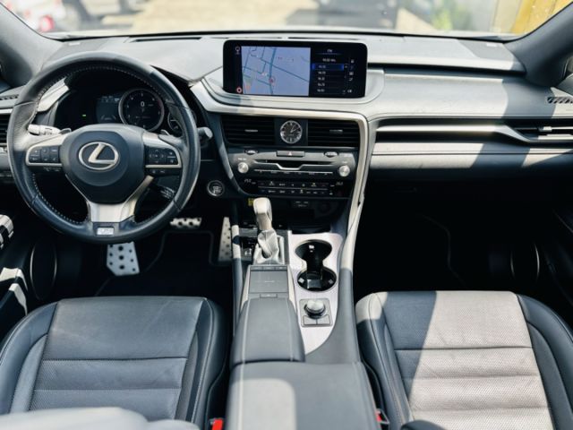F-Sport！原廠保養！ACC跟車！環景！腳踢尾門！ML音響！CarPlay！通風椅！盲點！抬顯！全景天窗！原鈑件！  第15張相片