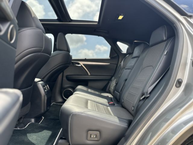 F-Sport！原廠保養！ACC跟車！環景！腳踢尾門！ML音響！CarPlay！通風椅！盲點！抬顯！全景天窗！原鈑件！  第16張相片