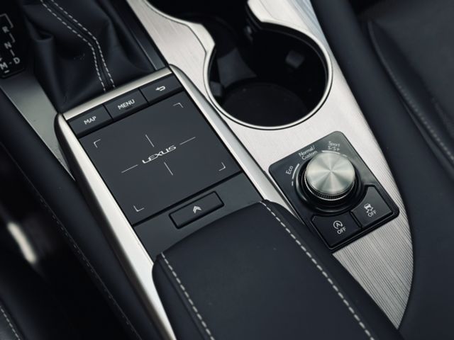 F-Sport！原廠保養！ACC跟車！環景！腳踢尾門！ML音響！CarPlay！通風椅！盲點！抬顯！全景天窗！原鈑件！  第18張相片