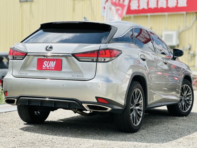 F-Sport！原廠保養！ACC跟車！環景！腳踢尾門！ML音響！CarPlay！通風椅！盲點！抬顯！全景天窗！原鈑件！  第20張相片