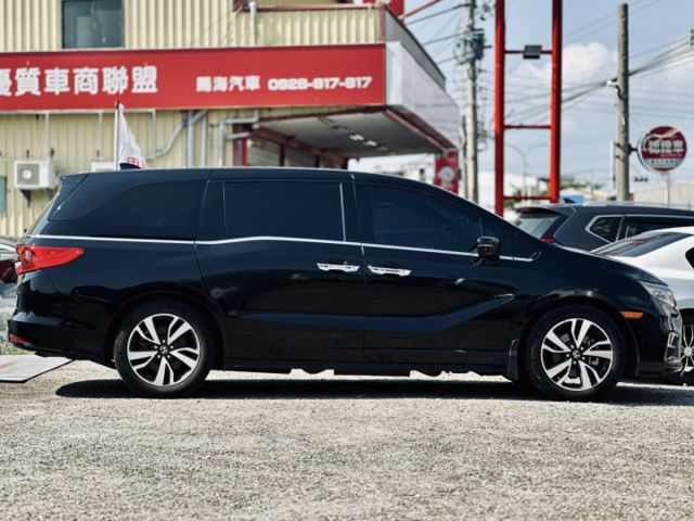 一手車！8人座！僅跑5萬！ACC跟車！後座監視系統！冷熱通風椅！雙電滑門！CarPlay！腳踢尾門！盲點！內建吸塵器！  第3張相片