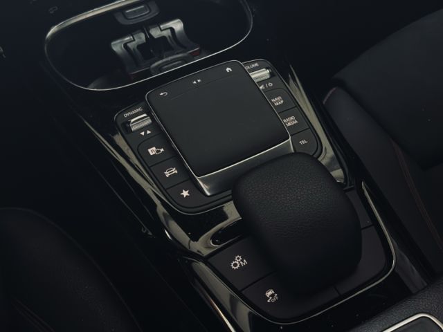 AMG A35！一手車！僅跑4萬！23P智慧駕駛！選配夜色套件！環景！氣氛燈！CarPlay！AMG排氣閥門！可全貸！  第12張相片