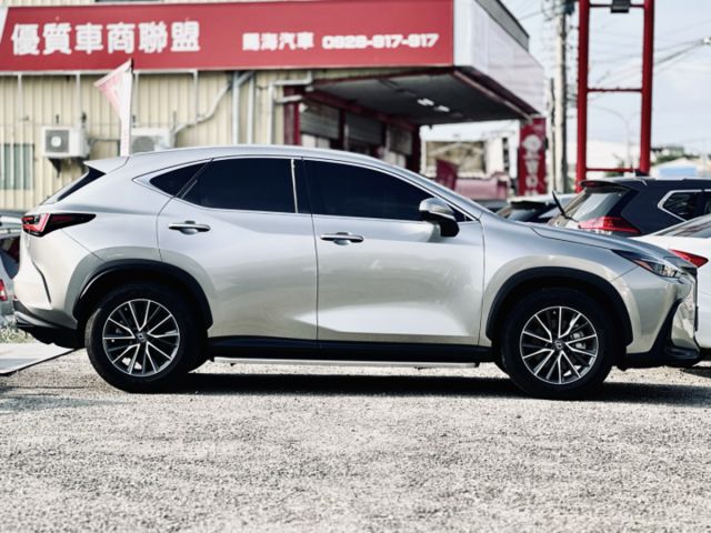 豪華版！僅跑4萬！ACC跟車！選配環景！側踏板！抬顯！CarPlay！盲點！電尾門！可全貸！全省保固！台中在地30年！  第3張相片