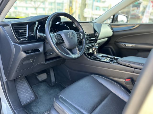 豪華版！僅跑4萬！ACC跟車！選配環景！側踏板！抬顯！CarPlay！盲點！電尾門！可全貸！全省保固！台中在地30年！  第4張相片