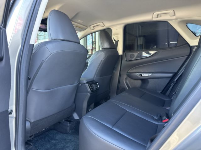 豪華版！僅跑4萬！ACC跟車！選配環景！側踏板！抬顯！CarPlay！盲點！電尾門！可全貸！全省保固！台中在地30年！  第7張相片