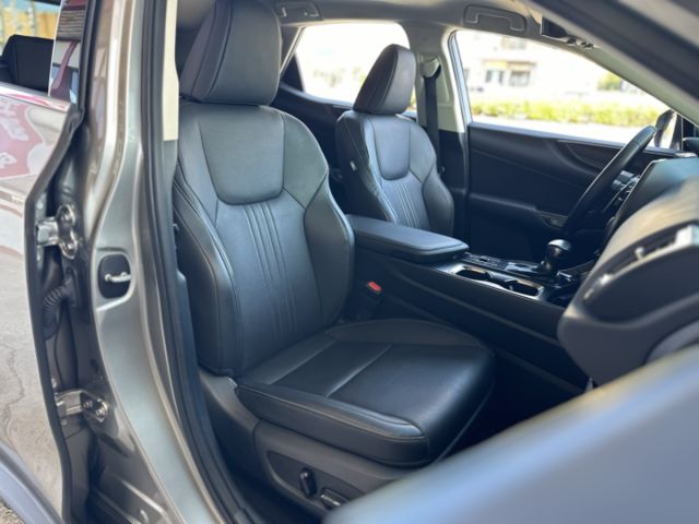 豪華版！僅跑4萬！ACC跟車！選配環景！側踏板！抬顯！CarPlay！盲點！電尾門！可全貸！全省保固！台中在地30年！  第9張相片